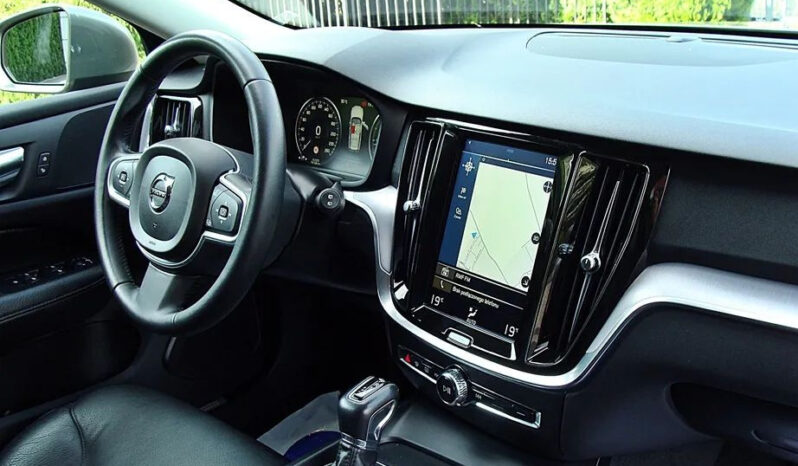 Volvo V60 D4 Momentum Pro full