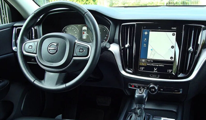 Volvo V60 D4 Momentum Pro full