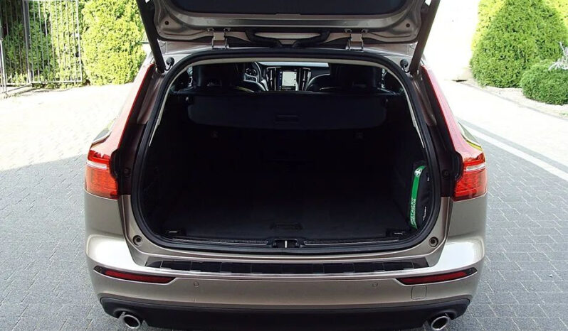 Volvo V60 D4 Momentum Pro full