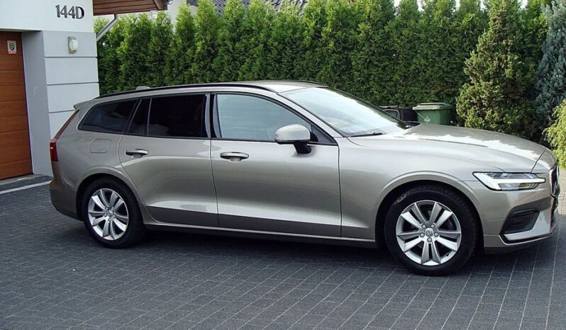 Volvo V60 D4 Momentum Pro full