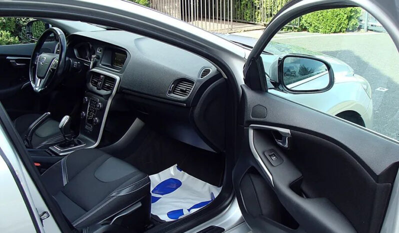 Volvo V40 T3 Momentum full