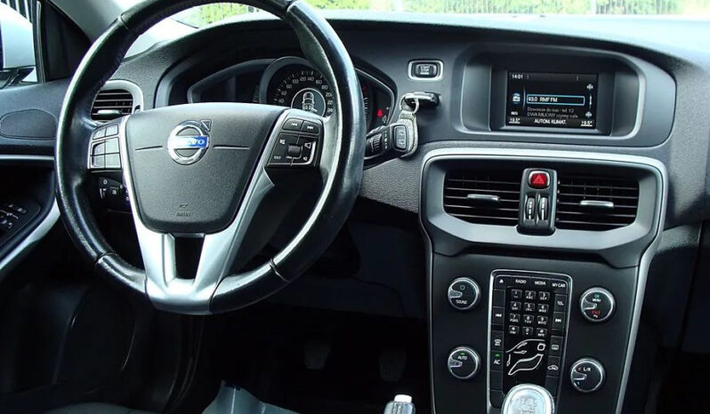 Volvo V40 T3 Momentum full