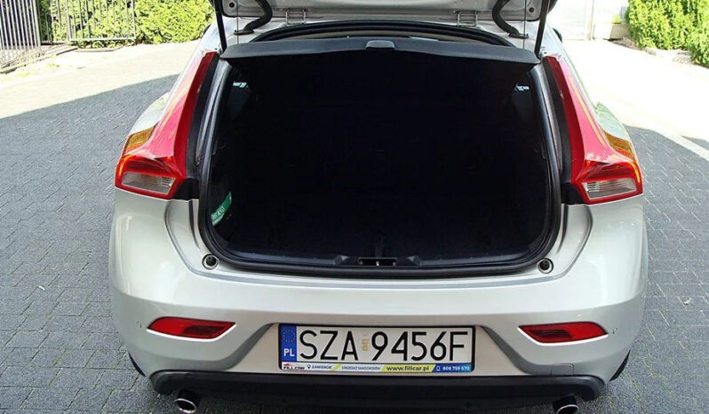 Volvo V40 T3 Momentum full