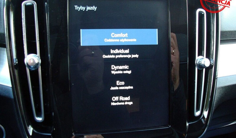 Volvo XC 40 T4 Momentum Pro full