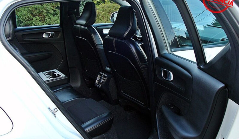 Volvo XC 40 T4 Momentum Pro full