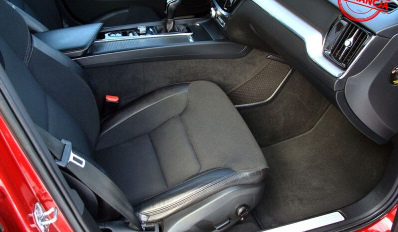 Volvo V60 D3 Momentum Pro full