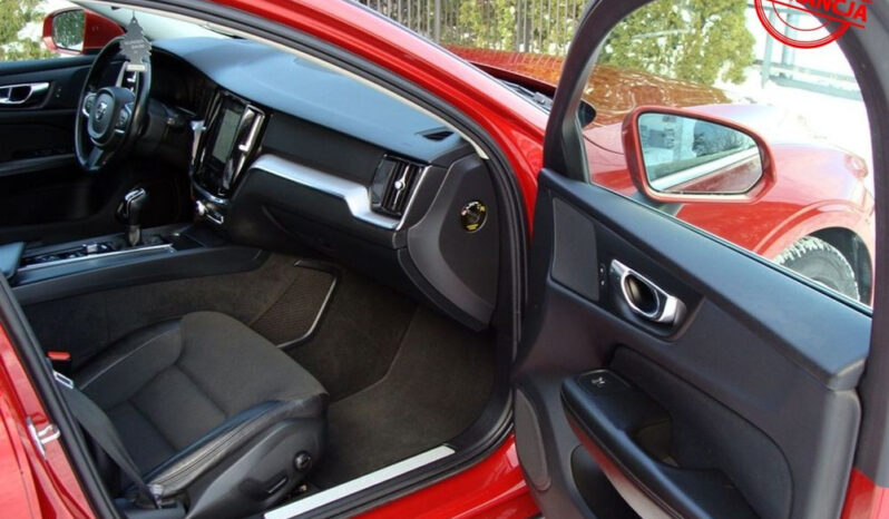 Volvo V60 D3 Momentum Pro full