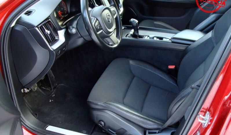 Volvo V60 D3 Momentum Pro full
