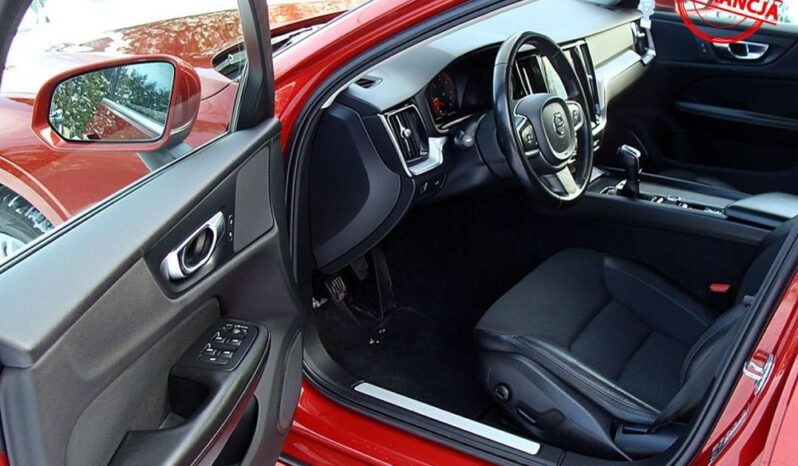 Volvo V60 D3 Momentum Pro full