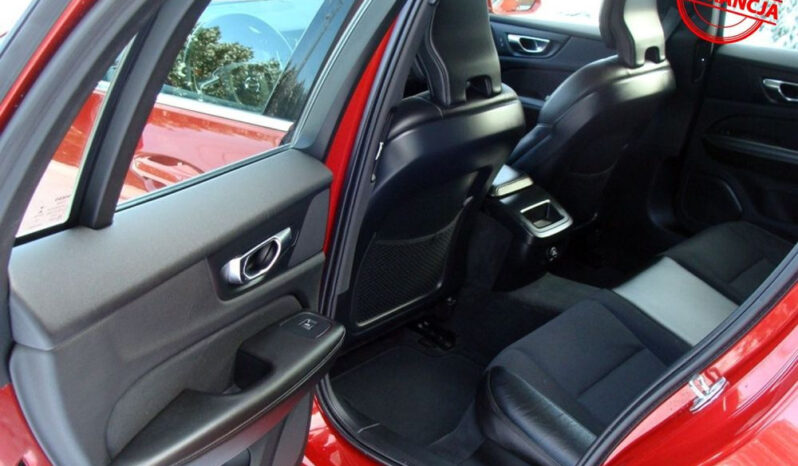 Volvo V60 D3 Momentum Pro full