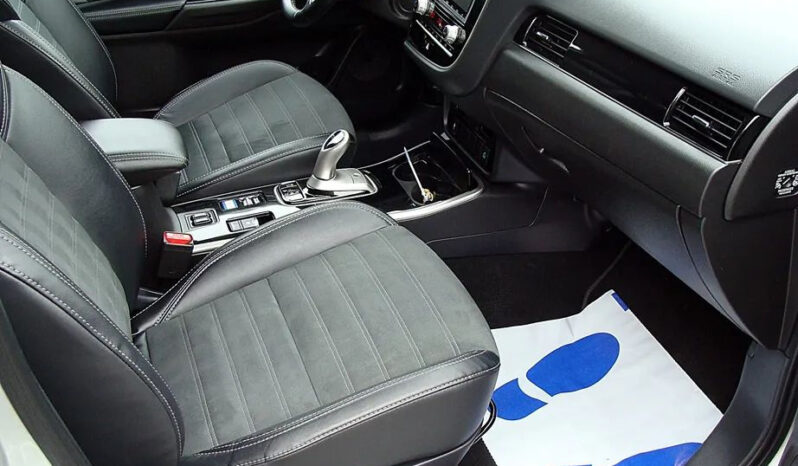Mitsubishi Outlander 2.4 4WD Plug-In Hybrid Top full