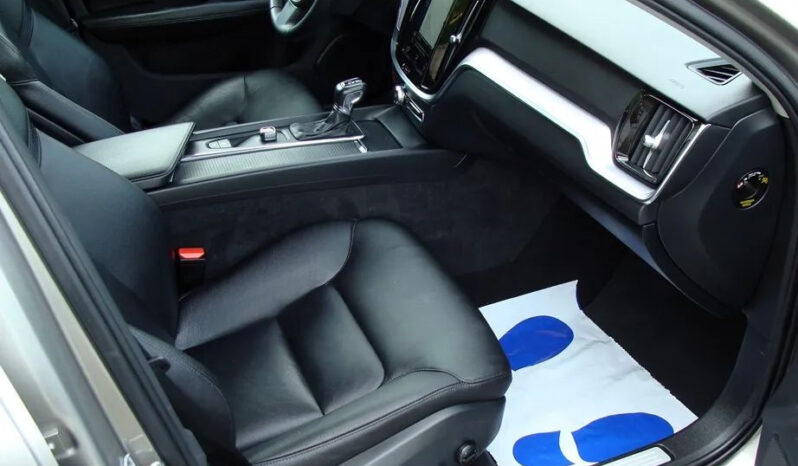 Volvo V60 D4 Momentum Pro full