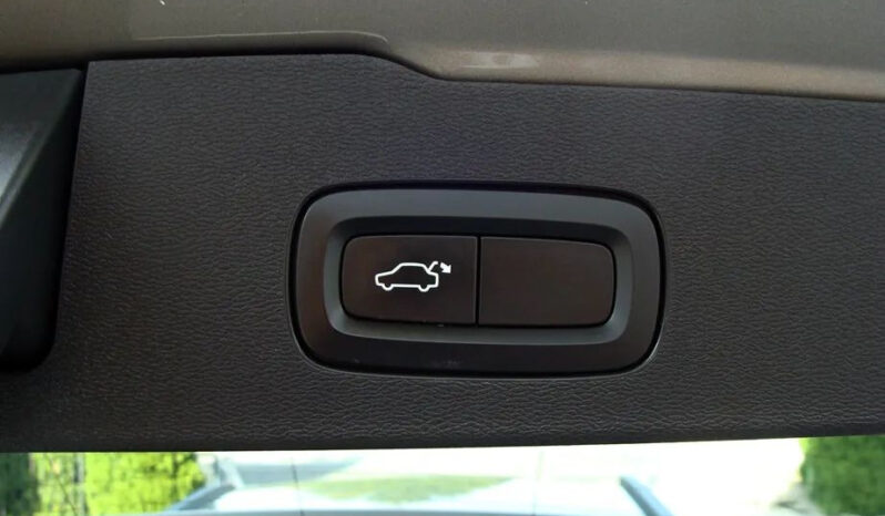 Volvo V60 D4 Momentum Pro full