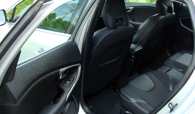 Volvo V40 T3 Momentum full