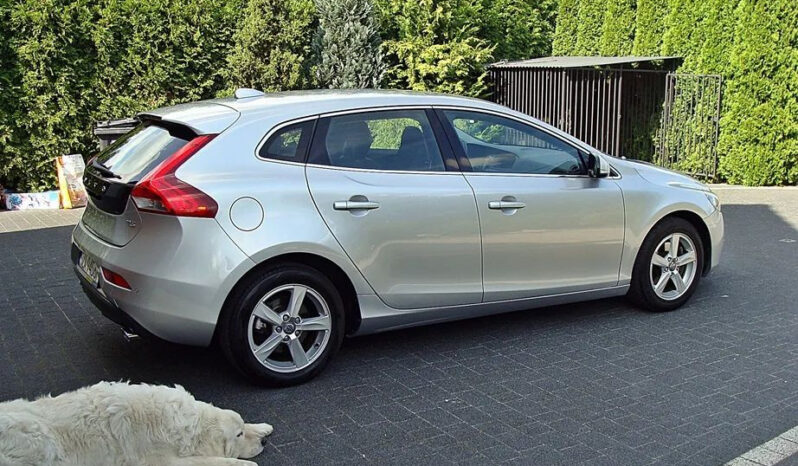 Volvo V40 T3 Momentum full