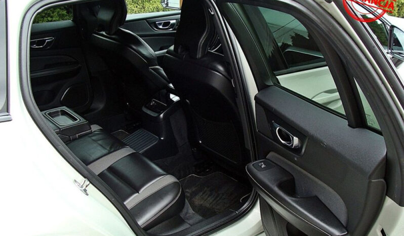 Volvo V60 T8 AWD Plug-In Hybrid R-Design full