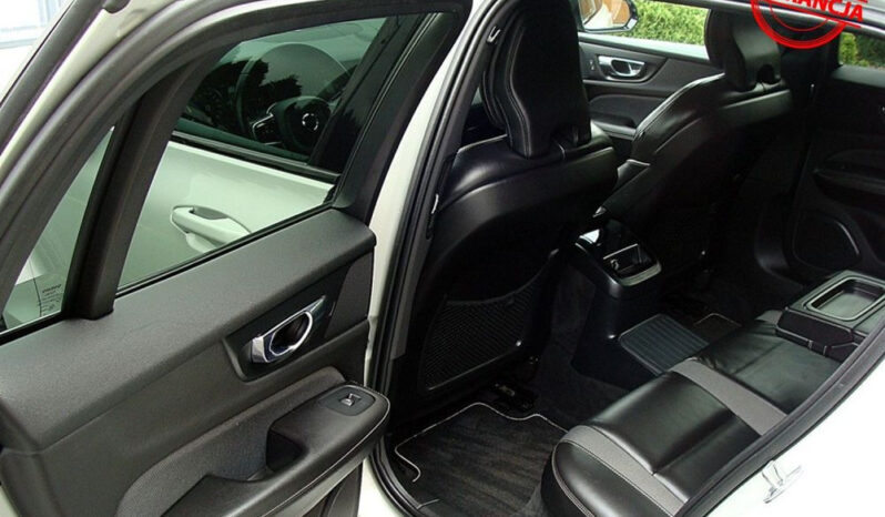 Volvo V60 T8 AWD Plug-In Hybrid R-Design full