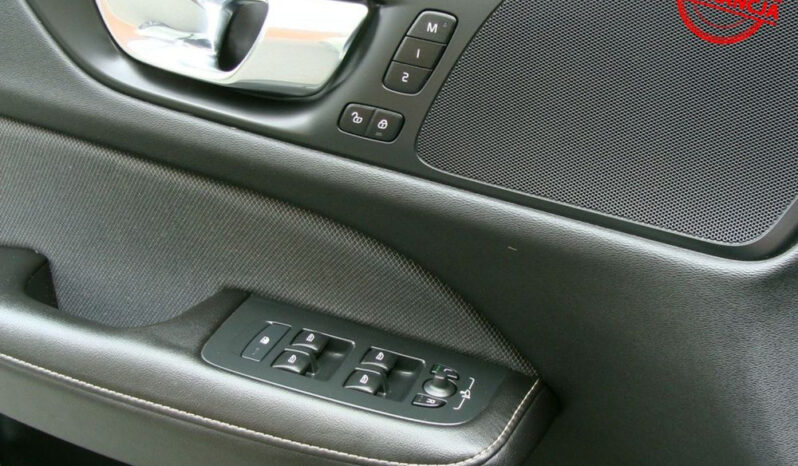 Volvo V60 T8 AWD Plug-In Hybrid R-Design full